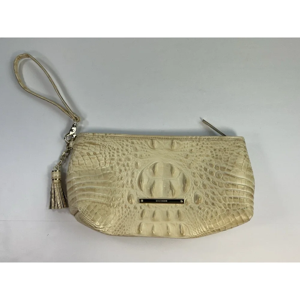 BRAHMIN Daisy Clutch Wallet Croc Embossed Cream Colored Wristlet 10.5
